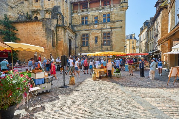 Sarlat 15 Dordogne Frankrijk vakantie luxe villa toeristisch animatie.jpg