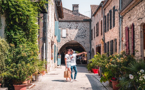 Monflanquin 17 Frankrijk Dordogne Lot bastide vakantie luxe villa feesten plus beaux village.jpg