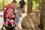 Apen Rocamadour 3 Frankrijk Dordogne gezin kinderen moeder wandelen kijken vakantiepark zwembad.jpg