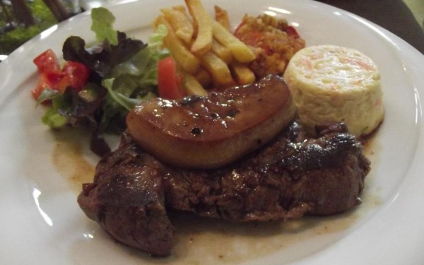 Mauroux 4 restaurant Frankrijk vakantiepark Village des cigales kinderen franse sfeer.jpg