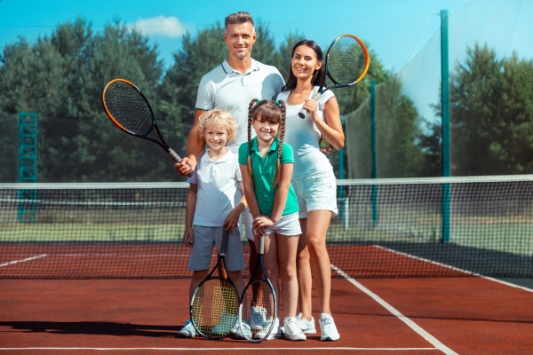Tennis 7 vakantiepark luxe villa Frankrijk zwembad animatie.jpg