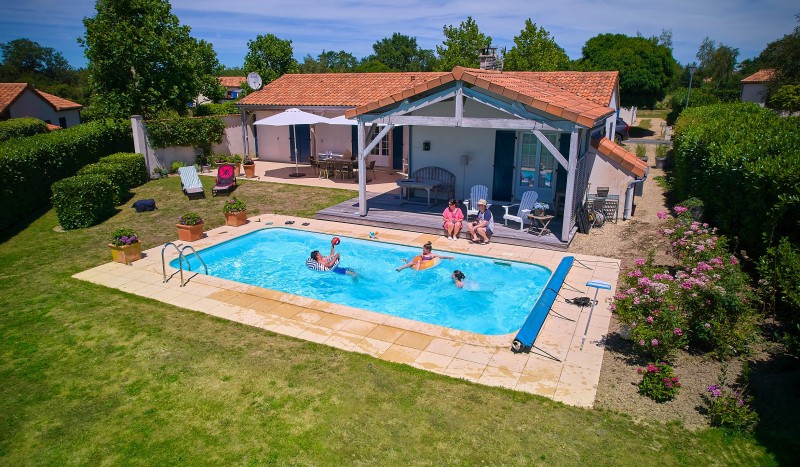 Forges 21 Vieille Vigne zwembad luxe villa vakantiehuis park Frankrijk Poitou Charentes.jpg