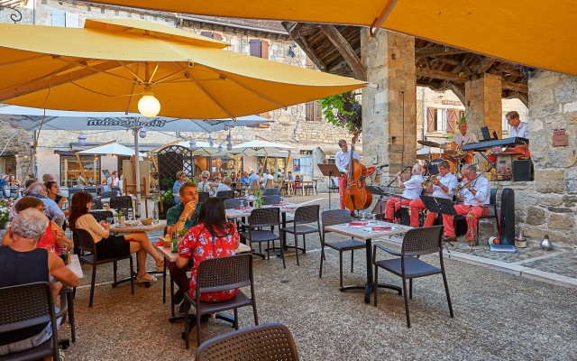 Lanzac Frankrijk vakantie Dordogne restaurant diner luxe villa muziek.jpg