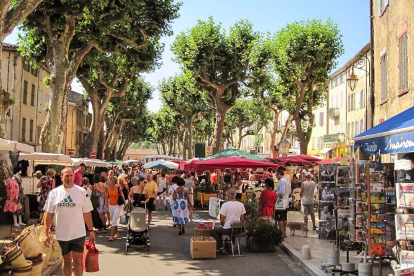 Provence Salernes 10 Cotignac markt vakantie Frankrijk luxe villa zwembad toeristisch.jpg