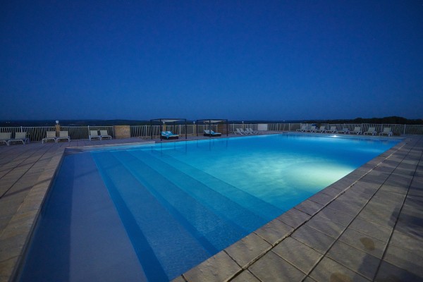 Lanzac zwembad 6 vakantiepark Frankrijk Dordogne luxe villa gezinnen restaurant animatie.jpg