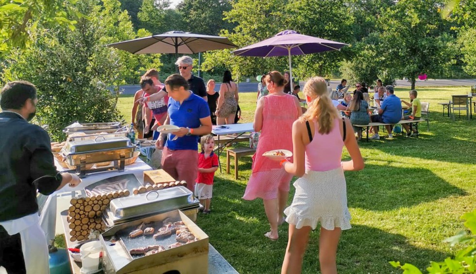 BBQ 5 Les Forges Frankrijk vakantiepark Poitou Charente luxe villa barbecue.jpg