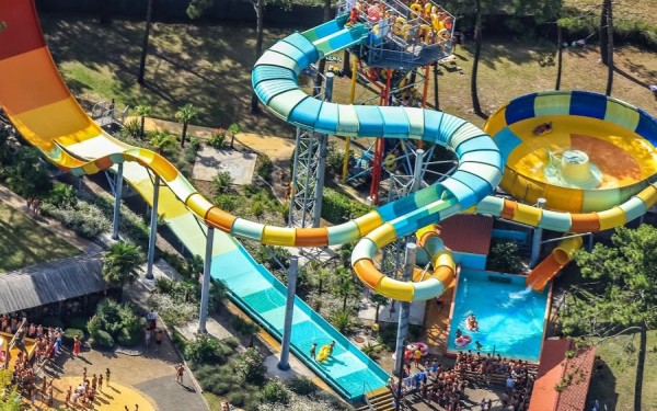 Aqualand 5 Arcachon aquaparc Frankrijk Chateau de Salles vakantiepark luxe villa zwembad aquitaine.j