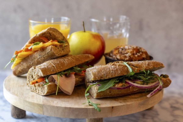 Baguette 20 Jambon-beurre op een verse Franse baguette.jpg