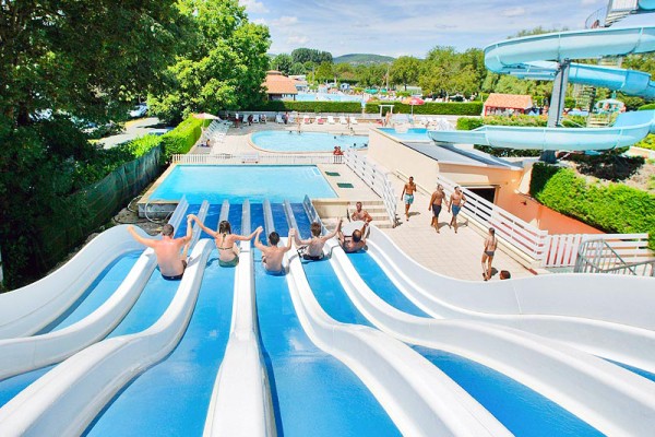 Quercyland 4a zwembad aquaparc Frankrijk Souillac vakantie Dordogne Lanzac glijbaan.jpg