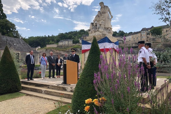 14 juillet 3 Frankrijk feest vakantie park genieten bastide zwembad animatie.jpg