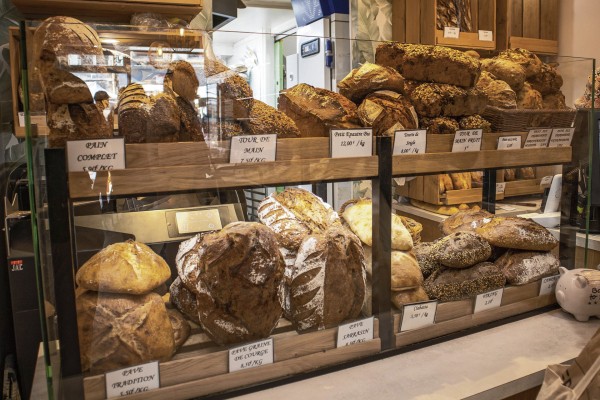 Baguette 11 Verschillende soorten Frans brood bij de boulangerie.jpg