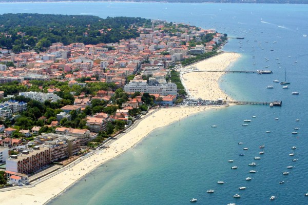 Arcachon 2 Frankrijk bassin Aquitaine kust strand vakantie luxe villa chateau de salles.jpg