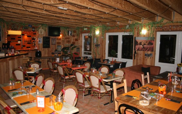 Village de Montmarsis 4 restaurant Gourdon Frankrijk vakantiepark luxe villa zwembad.jpg