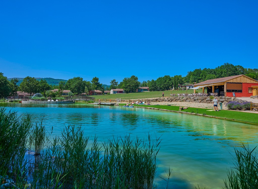 Espinet TR 5S vakantiepark restaurant bar zwembad recreatiemeer Frankrijk Pyreneen.jpg
