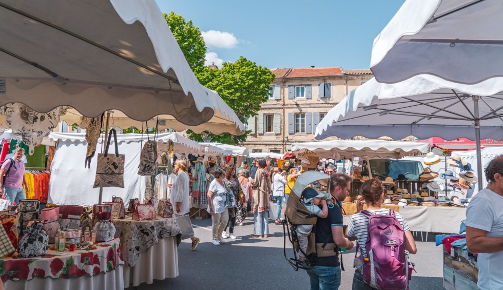 Provence Salernes 14 Gordes markt vakantie Frankrijk luxe villa zwembad toeristisch.jpg