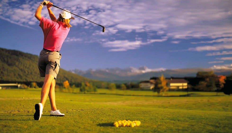 Golf 1 Oustal del Carlat golf vakantiepark resort bij Toulouse par hole 18 27 luxe villa fairway git