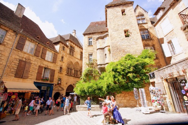 Sarlat 7 Dordogne Frankrijk vakantie luxe villa toeristisch animatie.jpg