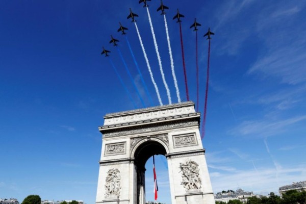 14 juillet 5 Frankrijk feest vakantie park genieten bastide zwembad animatie.jpg
