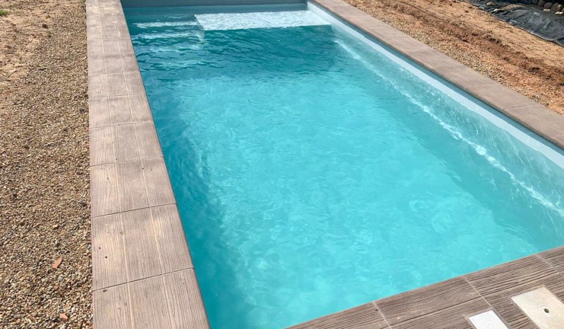 Lanzac zwembad 1 prive piscine pool vakantiepark luxe villa Dordogne Frankrijk zwemmen.jpg