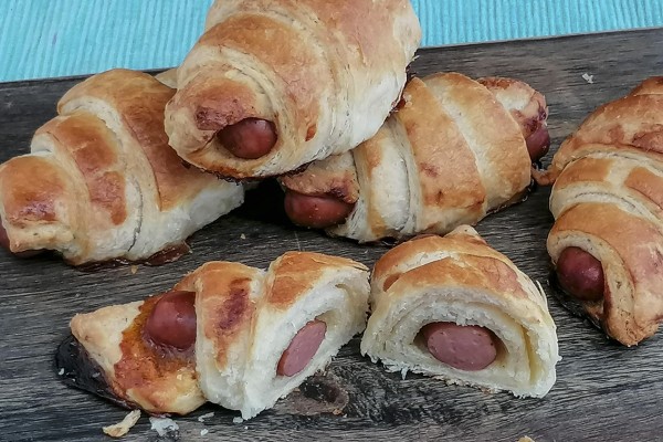Croissant 11 hartige croissants met worst.jpg