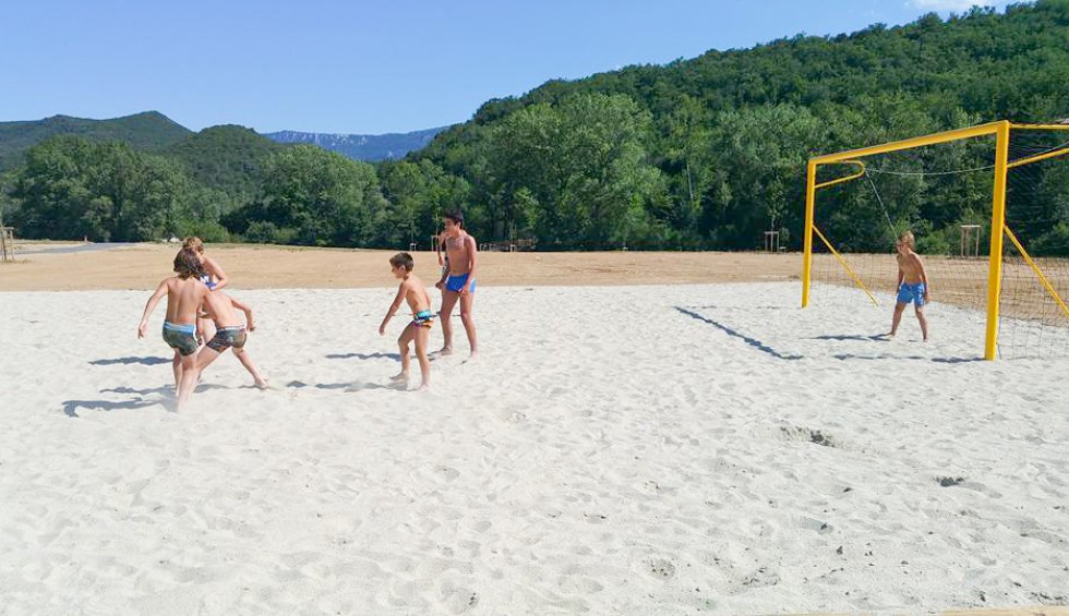 Bertrand 4 Quillan beach voetbal meer recreatie Frankrijk Languedoc espinet.jpg