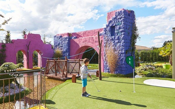 Mini 1 golf midget golf loisir Frankrijk vakantiepark Dordogne Lot zwembad kinderen nederlands.jpg