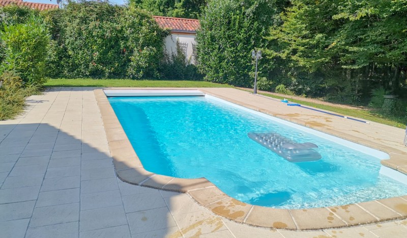 Vigeliere 22 Frankrijk les Forges golf Frankrijk vakantiehuis luxe villa huren zwembad prive.jpg