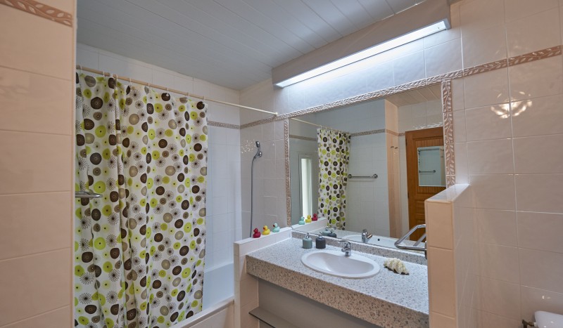 Espinet 7-8p 7 Quillan vakantiepark Frankrijk resort vakantiehuis airco animatie zwembad wellness.jp