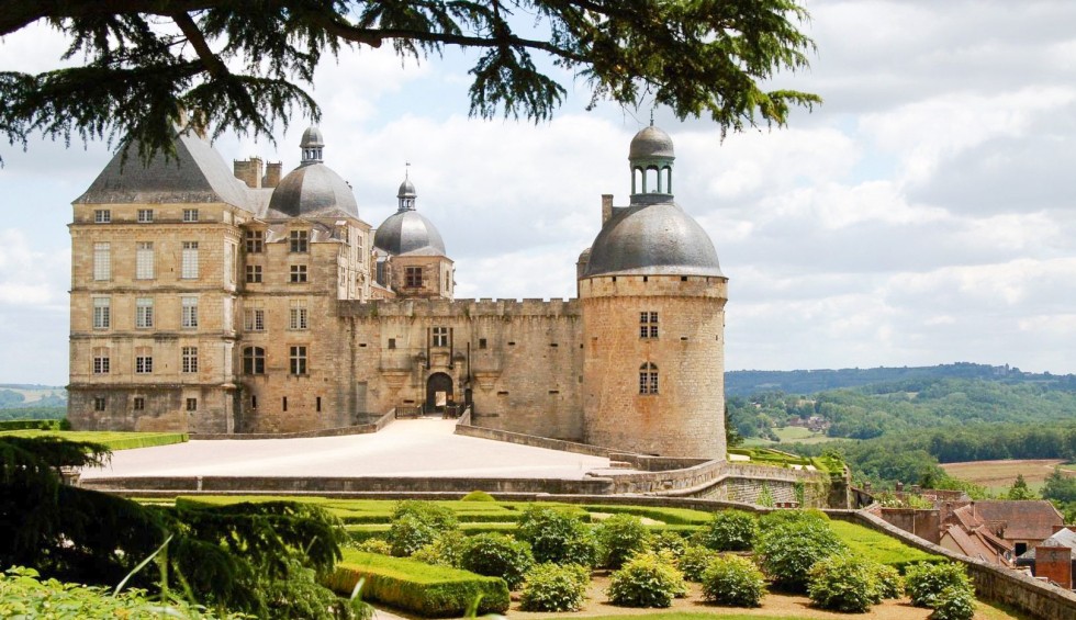 Kastelen Dordogne 10 chateau Hautefort Frankrijk vakantie Lot Perigord villapark.jpg