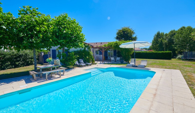 Vieille Vigne 27 12 Forges Frankrijk vakantiepark Poitou Charentes luxe villa zwembad.jpg