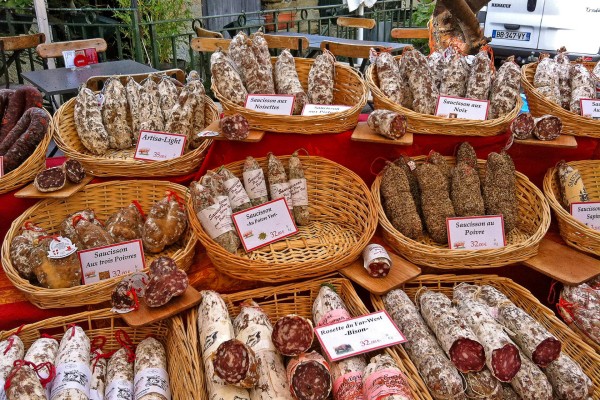 Provence Salernes 5 markt vakantie Frankrijk luxe villa zwembad toeristisch.jpg