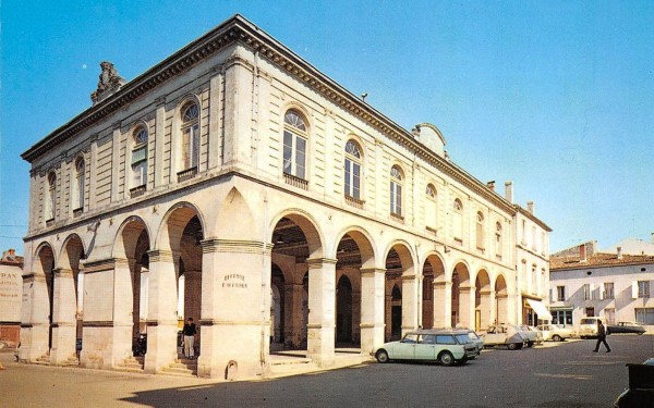 Bastides 14 Gironde Frankrijk vakantieland kust zwembad resort luxe villa toerisme kastelen.jpg