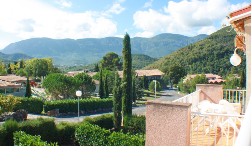 Espinet 3 appartement vakantiepark Quillan Languedoc Frankrijk hotel service senioren wandelen.jpg