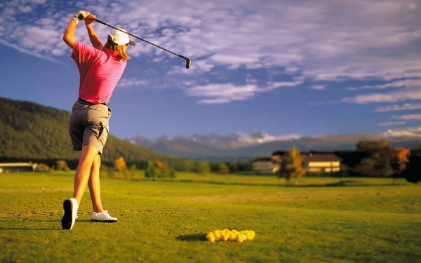 Golf 1 Oustal del Carlat golf vakantiepark resort bij Toulouse par hole 18 27 luxe villa fairway git