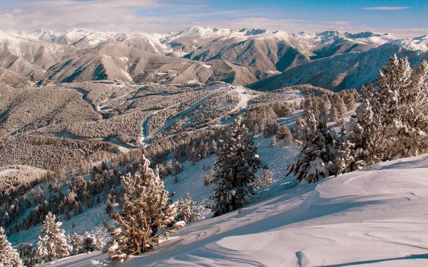 Pyreneeen B20 Pyrenees Oustal del Carlat wintersport sneeuw recreatiemeer vakantiepark luxe wellness