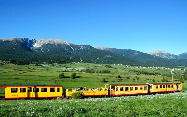 Train 1 jaune Frankrijk vakantie Cerdagne canari pyrenees villefranche mont louis bergen trein pyren