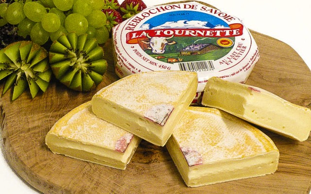 Portes du soleil markt 20 Reblochon kaas Alpen Frankrijk vakantie.jpg