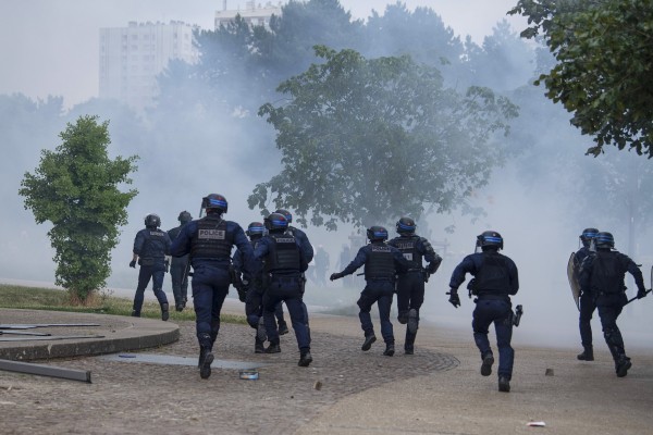Rellen Frankrijk 1 Protest scholieren en politieoptreden.jpg