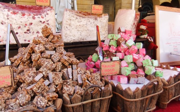 Markt 7 Aquitaine kust chateau de salles vakantiepark residence luxe villa zwembad animatie.jpg