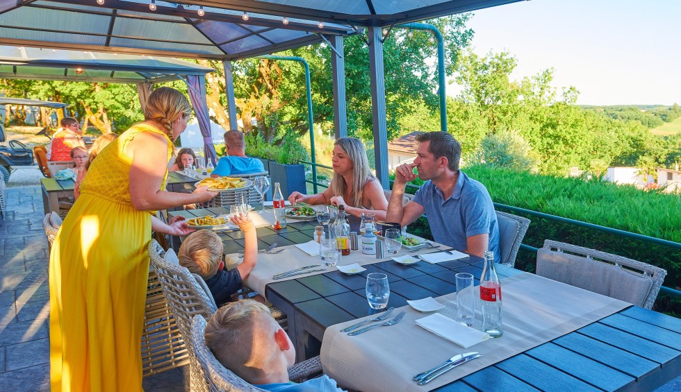 Restaurant 4 Village des Cigales Mauroux Dordogne Frankrijk vakantiehuis.jpg