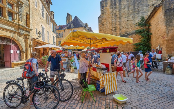 Sarlat 16S Dordogne Frankrijk vakantie luxe villa toeristisch animatie.jpg