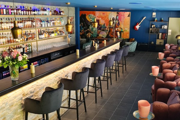 Lanzac Dordogne 16 receptie restaurant lounge bar vakantiepark Frankrijk luxe vakantiehuis diner vac