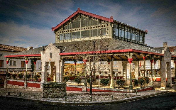 Bastides 6 Gironde Frankrijk vakantieland kust zwembad resort luxe villa toerisme kastelen.jpg