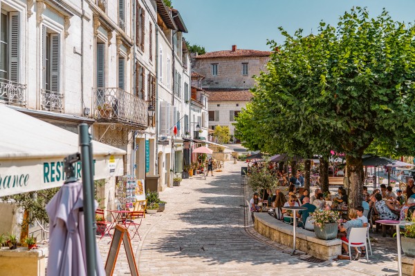 Aubeterre sur Dronne 3 terras vakantie Frankrijk met gezin.jpg