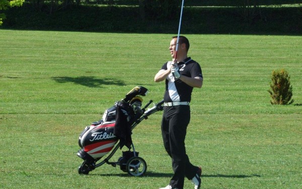 Golf 5 course Frankrijk vakantiepark luxe villa golfresort zwembad tee par club.jpg