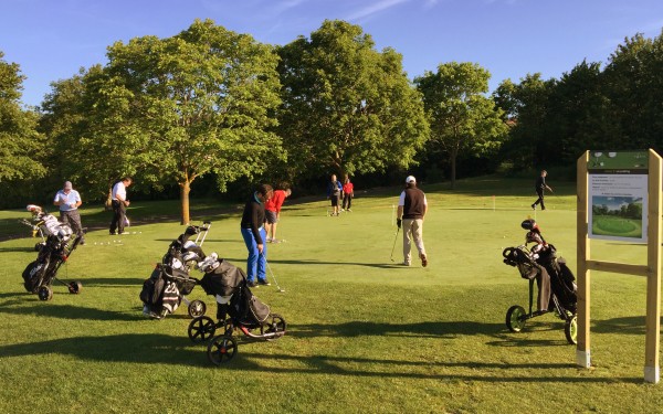 Golf 7 Oustal del Carlat golf vakantiepark resort bij Toulouse par hole 18 27 luxe villa fairway hol