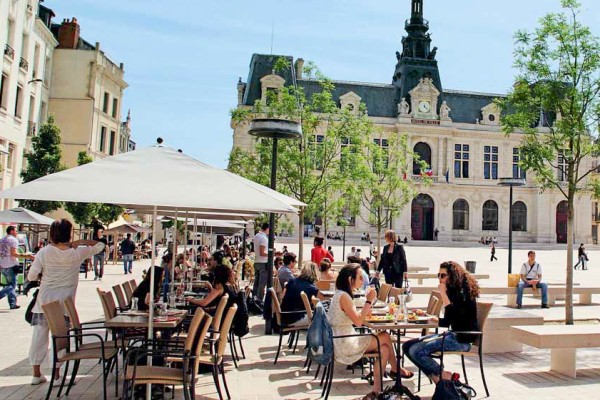Poitiers 14 Hotel de Ville Frankrijk Poitou Vienne vakantie villa zwembad Forges futuroscope.jpg