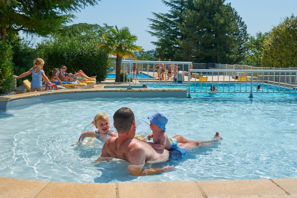 Lanzac 7a zwembad Frankrijk vakantiepark Nederlands Dordogne Lot animatie kinderen.jpg