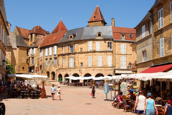 Sarlat 14 Dordogne Frankrijk vakantie luxe villa toeristisch animatie.jpg