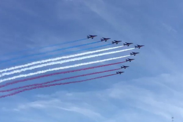 14 juillet 14 Frankrijk feest vakantie park genieten bastide zwembad animatie.jpg
